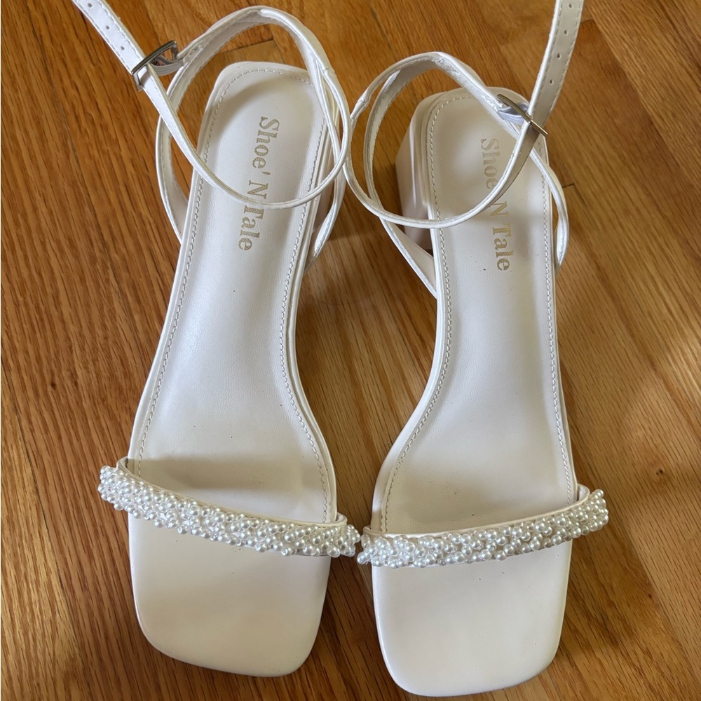 ShoeNTale Elegant White Pearl Women's Sandals